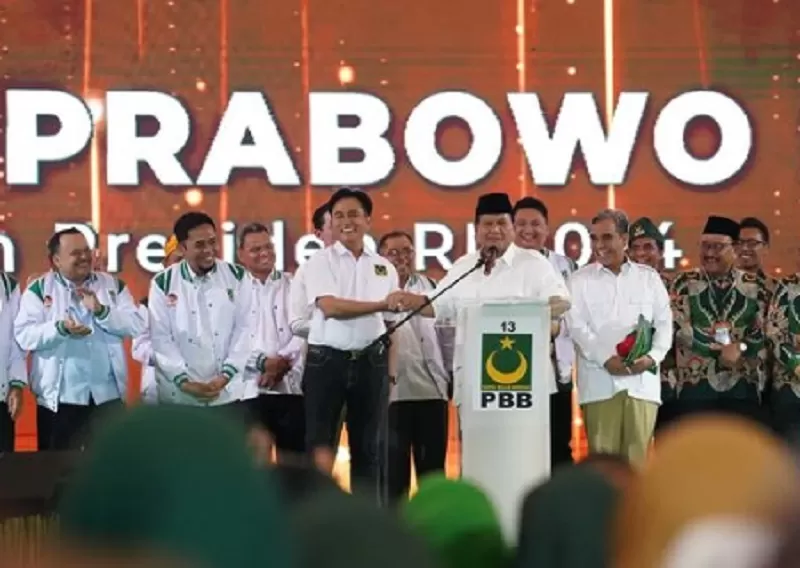 Ketum PBB Yusril Ihza Mahendra dan Prabowo Subianto, dalam deklarasi dukungan capres, Minggu (30/7/2023). Siapa cawapres?. &nbsp; (FOTO: Instagram)