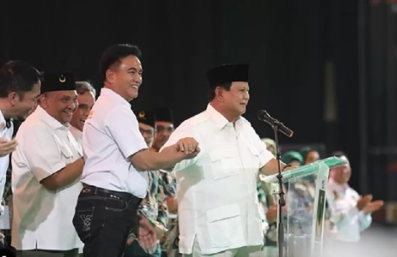 Ketum PBB Yusril Ihza Mahendra, bersama Prabowo Subianto sebagai capres 2024.  (FOTO: Instagram)