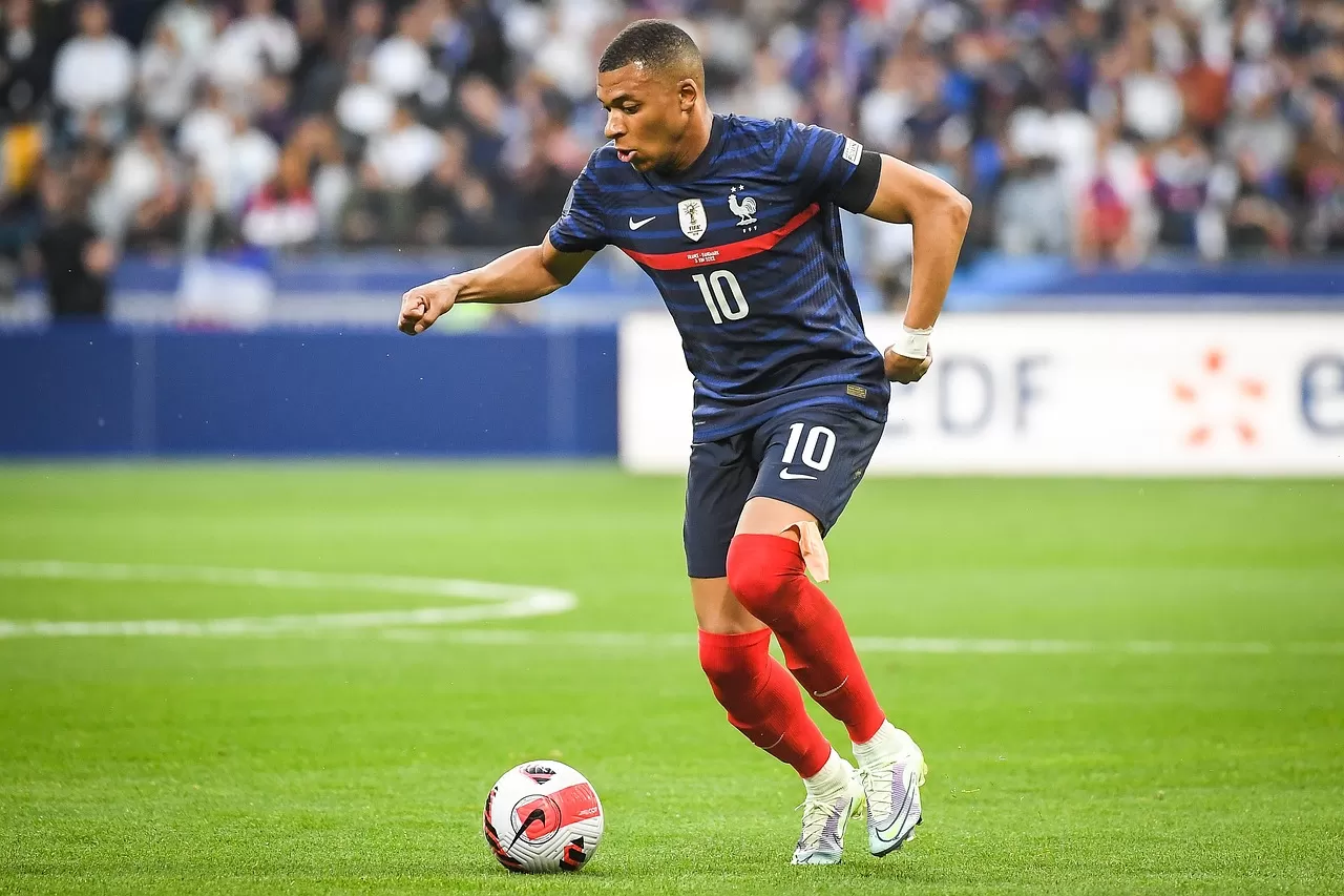 Rumor kepindahan Kylian Mbappe ke Liverpool. ((Foto: Pixabay))