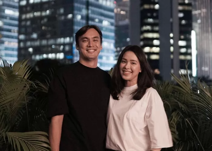 Pasangan rendy kjaernett dan lady nayoan,kecelakaan di tol jati bening jawa barat.