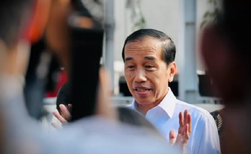 Jokowi setuju pemberian tanda jasa kepada 18 tokoh, termasuk ibu negara.  (FOTO: Dok. Setpres)