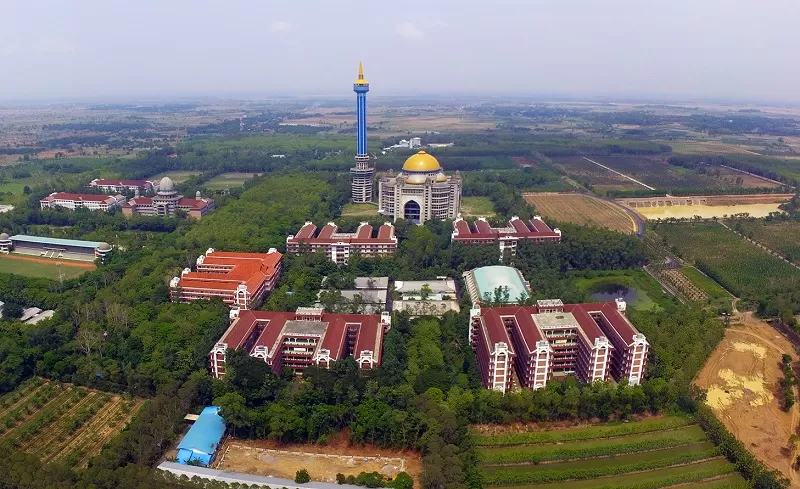 Tersangka penistaan agama Panji Gumilang ditahan, Ponpes Al Zaytun digeledah polisi.  (FOTO: Dok. Al Zaytun)