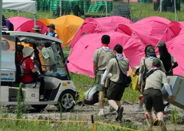 Para peserta jambore pramuka di kota buan korea meninggalkan lokasi acara