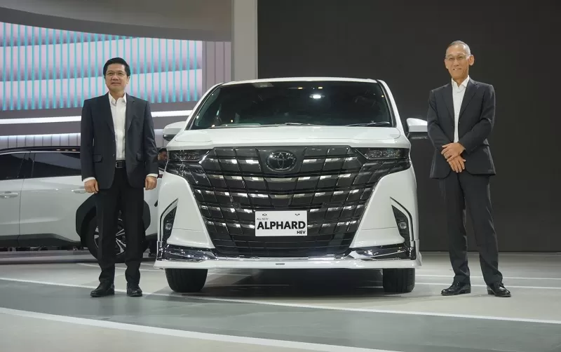 Toyota Alphard Hybrid EV diluncurkan di GIIAS 2023.  (FOTO: Dok. PT TAM)