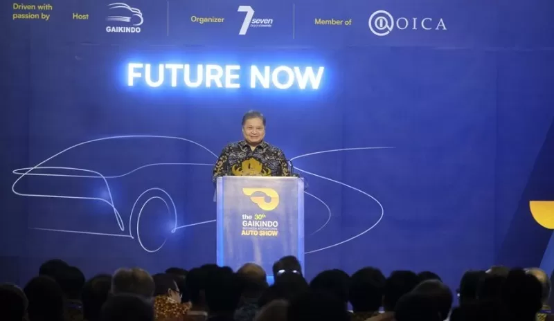 Menko Perekonomian Airlangga Hartarto, dalam acara pembukaan GIIAS 2023 di ICE BSD City, Tangerang, Banten, Kamis (10/8/2023).  (FOTO: ekon.go.id)