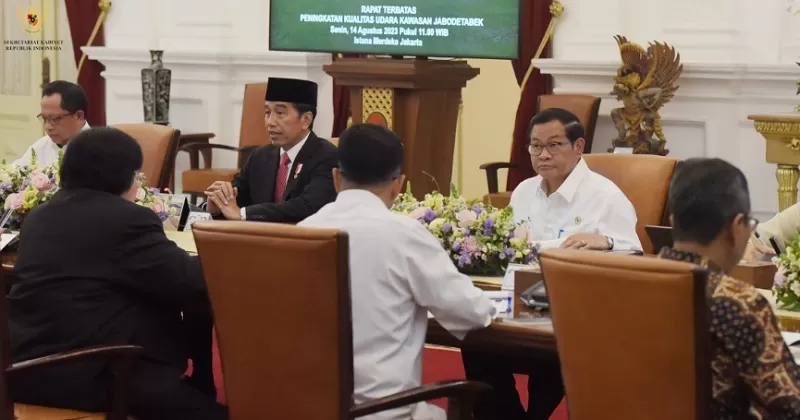 Presiden Jokowi pimpin ratas soal penanganan kualitas udara Jabodetabek yang sangat buruk.  (FOTO: Twitter Setkab)