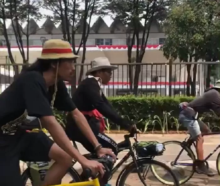 Pak Midun tiba di Jakarta didampingi sejumlah orang. (Foto: Tangkap layar Instagram @aldhichandras)