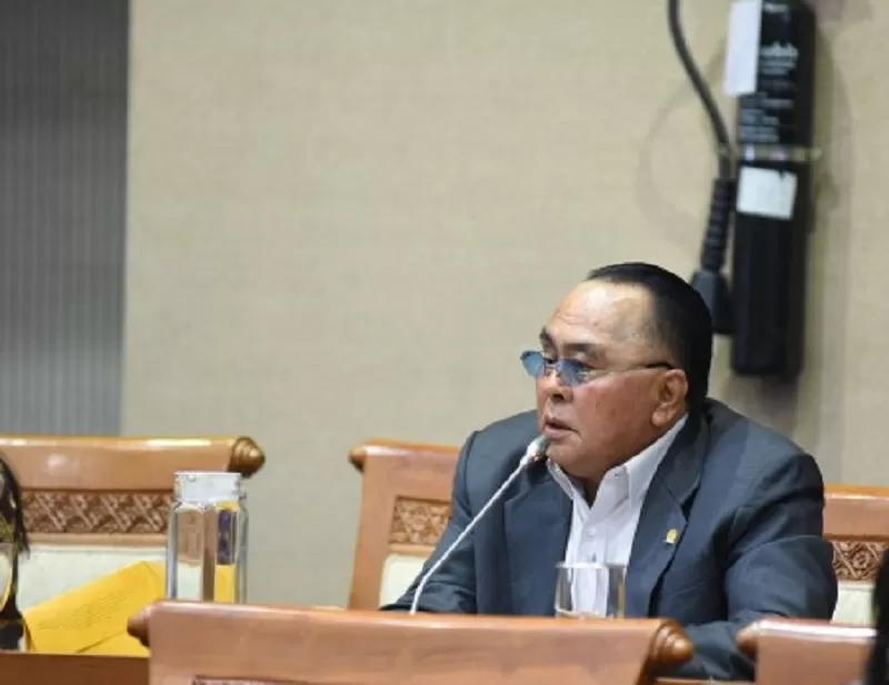 Anggota DPR Fraksi PDIP Ismail Thomas, ditetapkan tersangka dugaan korupsi oleh Kejagung, dan ditahan.  (FOTO: Dok. DPR/Naefuroji)