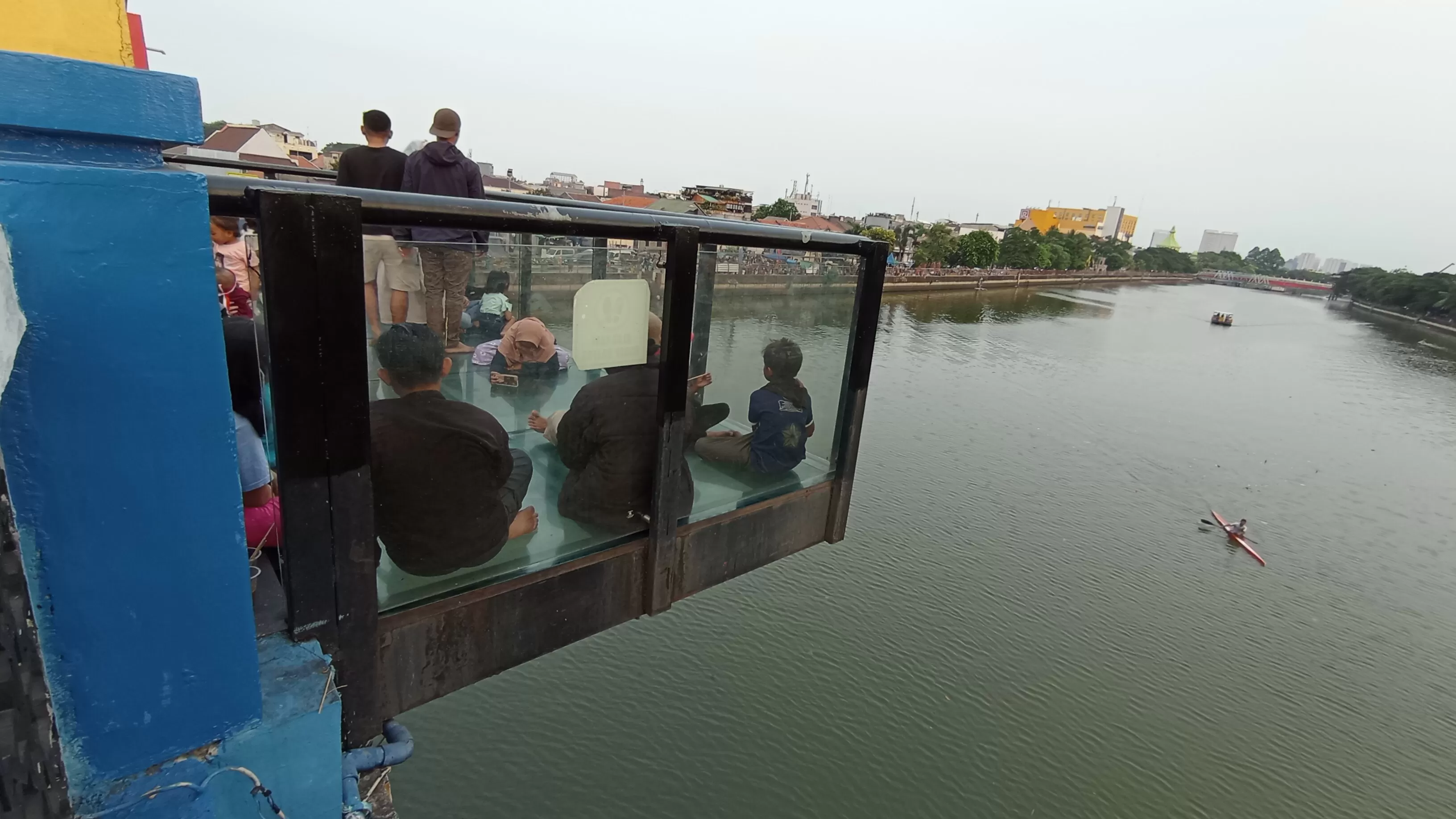 Wisata Jembatan Kaca Tangerang. (Foto: Al-Afgani Hidayat)