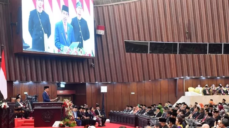 Presiden Jokowi saat pidato penyampaian keterangan pemerintah atas RUU APBN 2024 di Gedung Nusantara MPR/DPR/DPD RI, Jakarta, Rabu (16/8/2023). (FOTO: BPMI Setpres/Rusman)