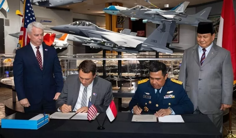 Menhan Prabowo Subianto menyaksikan penandatanganan MoU pembelian pesawat tempur F-15EX dari AS. ( FOTO: Instagram @prabowo)