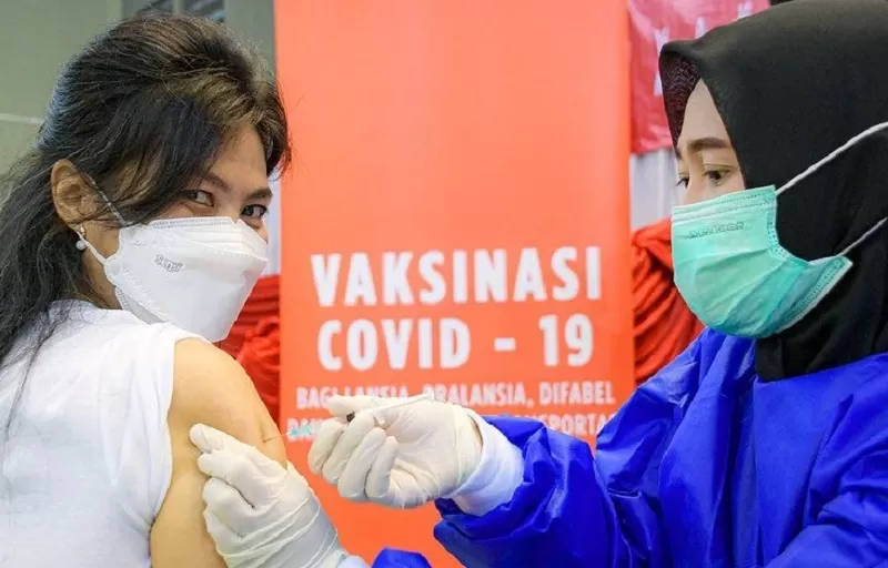 Kemenkes sebut mulai 2024, vaksinasi covid-19 ada yang gratis dan berbayar.  (FOTO: Dok. Kemenkes)