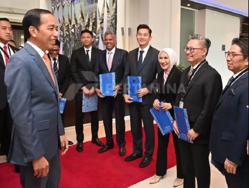 Presiden Jokowi dan Direktur Utama Pertamina, Nicke Widyawati, dalam lawatan di negara-negara Afrika. F (OTO: Dok. PT Pertamina)