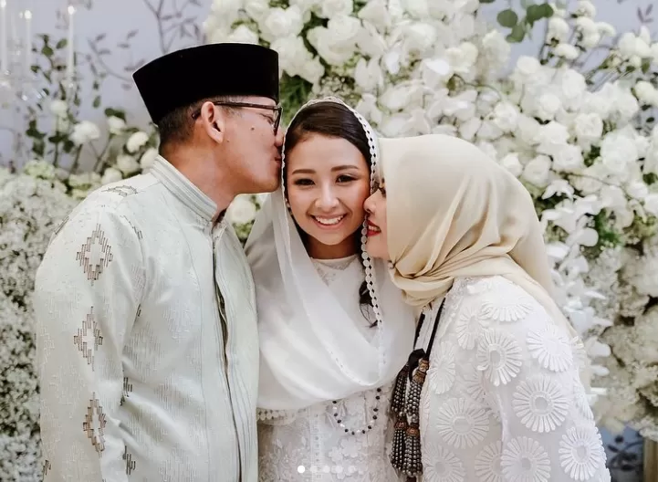 Sandiaga Uno, Anneesha Atheera Uno, dan Nur Asia saat menggelar pengajian. (Foto: Tangkapan layar Instagram @sandiuno)