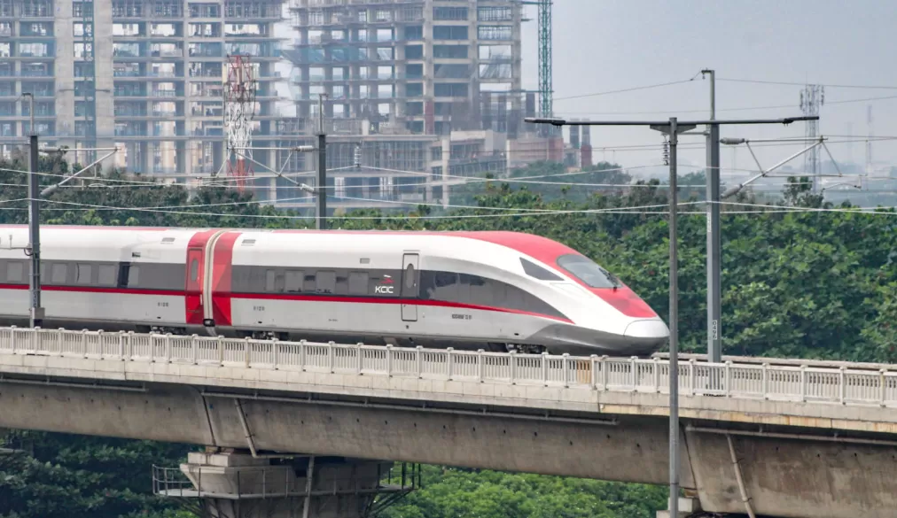 Kereta Api Cepat Jakarta-Bandung jadi objek vital nasional.  (FOTO: Dok. KCIC)