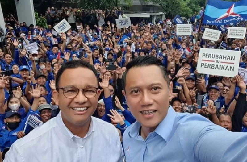 Anies Baswedan bersama AHY. Demokrat tunjukkan surat permintan jadi cawapres.  (FOTO: Instagram @aniesbasedan)