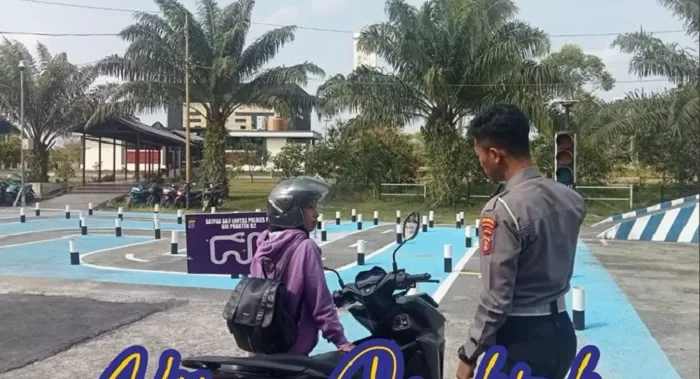 Ujian praktek SIM sepeda motor. (Foto: Twitter @Lantasresppu)