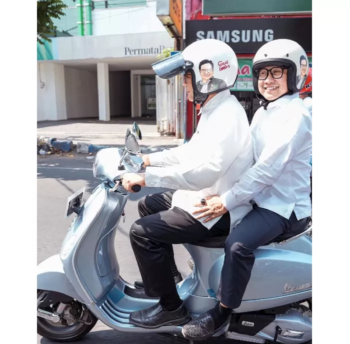 Anies Baswedan dan Muhaimin Iskandar alias Cak Imin naik vespa. (Foto: Instagram @aniesbaswedan)