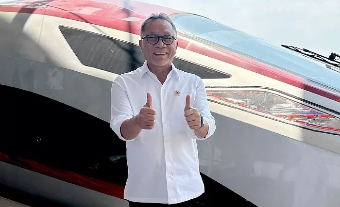 Mendag Zulkifli Hasan saat menjajal KCJB Whoosh. (Foto: Instagram @zul.hasan)