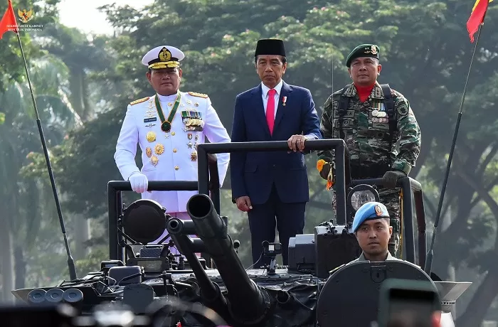 Presiden Jokowi memimpin Upacara HUT ke-78 TNI. (Foto: Twitter/X @setkabgoid)