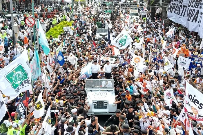 Massa pendukung Amin Iringi pendaftaran ke KPU. (Foto: Dok. Muhaimin Iskandar)