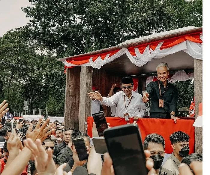 Momen Ganjar Pranowo dan Mahfud MD daftar ke KPU. (Foto: Dok. Ganjar Pranowo)