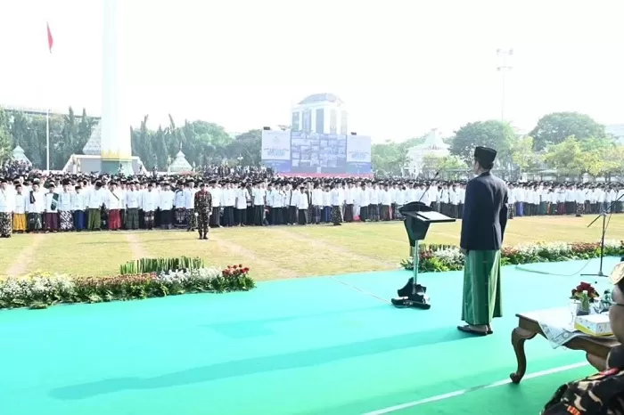 Jokowi pembina apel Hari Santri 2023 di Tugu Pahlawan, Surabaya. (Foto: Dok. Joko Widodo)