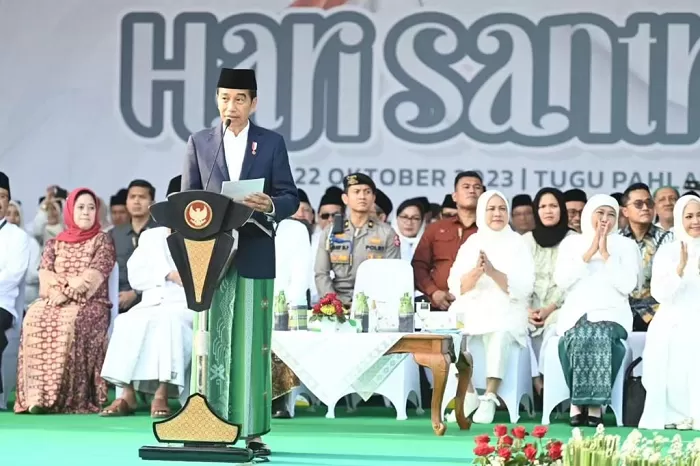 Presiden Joko Widodo di acara Hari Santri Nasional 2023 di Tugu Phalawan, Surabaya. (Foto: Dok. Joko Widodo)