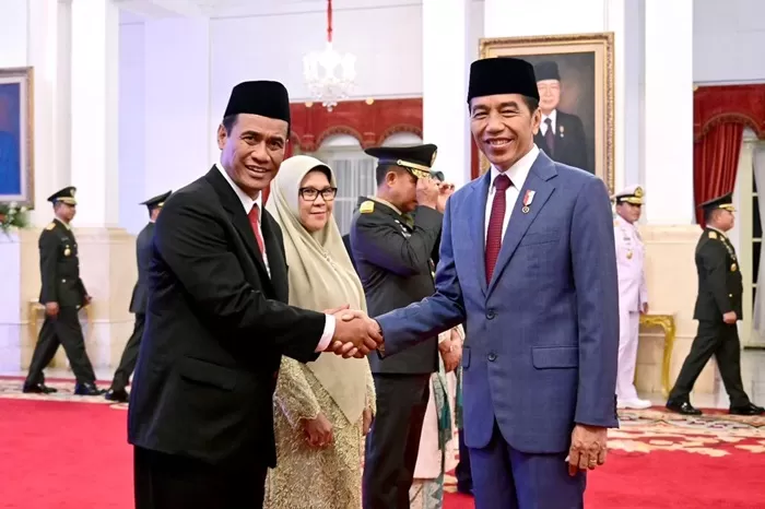 Presiden Jokowi melantik Amran Sulaiman menjadi Menteri Pertanian (Mentan). (Foto: Dok. Joko Widodo)