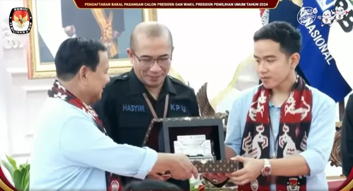 Prabowo Subianto dan Gibran Rakabuming Raka resmi mendaftar di KPU sebagai Capres-Cawapres. (Foto: Tangkapan Layar YouTube GerindraTV)