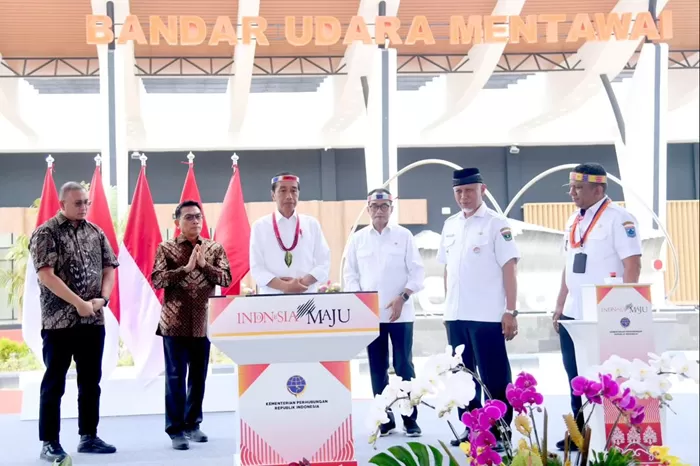 Presiden Jokowi meresmikan Bandara Udara Mentawai, Sumbar. (Foto: Dok. Joko Widodo)