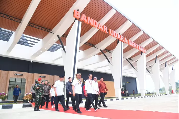 Presiden Jokowi meresmikan Bandara Udara Mentawai, Sumbar. (Foto: Dok. Joko Widodo)