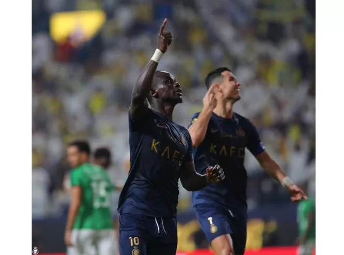 Sadio Mane dan Cristiano Ronaldo di pertandingan Al Nassr VS Al Ettifaq babak 16 besar. (Foto: Twitter @AlNassrFC_EN)