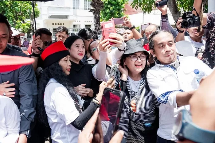 Momen Puan Maharani bersama tim relawan pemenangan Ganjar-Mahfud. (Foto: Dok. Puan Maharani)