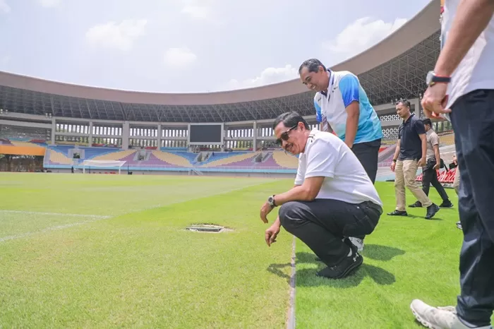 Pemprov Jateng meninjau kesiapan stadion Manahan untuk FIFA World Cup 2023. (Foto: Istimewa)