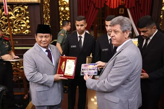 Prabowo Subianto menerima kedatangan 22 kadet calon mahasiswa Universitas Pertahanan dari Palestina. (Foto: Website kemhan.go.id)