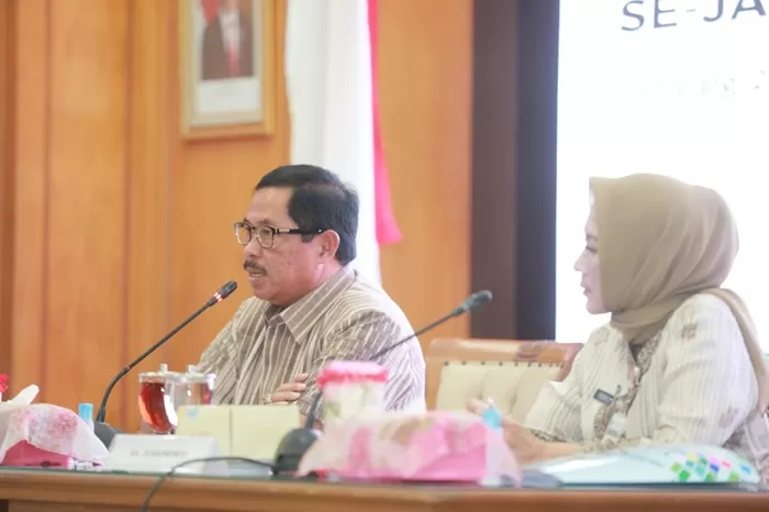 Pj Gubernur Jawa Tengah, Nana Sudjana mengajak awak media massa turut menciptakan Pemilu Damai. (Foto: Istimewa)