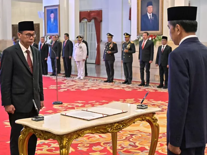 Presiden Jokowi melantik Ketua Sementara KPK, Nawawi Pomolango. (Foto: Instagram @jokowi)