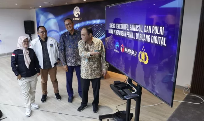 Peluncuran Desk Pengawasan Pemilu 2024 di ruang digital oleh Bawaslu bersama Kementerian Kominfo dan Polri. (Foto: Website bawaslu.go.id)