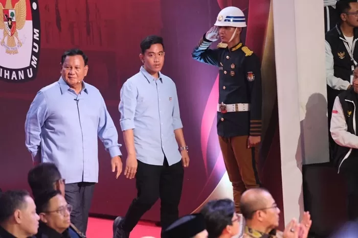 Prabowo Subianto dan Gibran Rakabuming Raka di debat Capres perdana. (Foto: Dok. Prabowo Subianto)