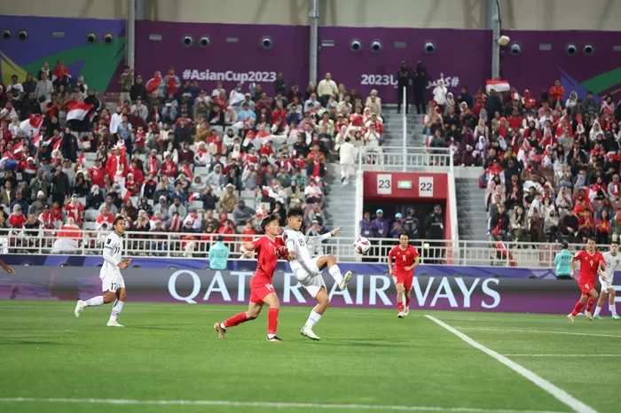 Hokky Caraka mendapat bola pada laga Indonesia VS Vietnam di babak penyisihan grup D. (Foto: Dok. PSSI)