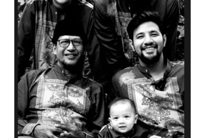 Momen Ammar Zoni bersama sang ayah, Suhendri Zoni. (Foto: Tangkap layar Instagram @ammarzoni)