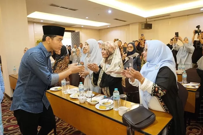 Gibran Rakabuming Raka menghadiri kegiatan Silaturahmi Khafidoh dengan para Bu Nyai khos dan Nawaning se-Nusantara. (Foto: Istimewa)