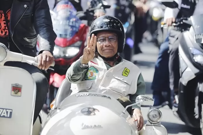 Mahfud MD di Bandara Sultan Syarief Kasim, Pekanbaru. (Foto: Dok. Mahfud MD)