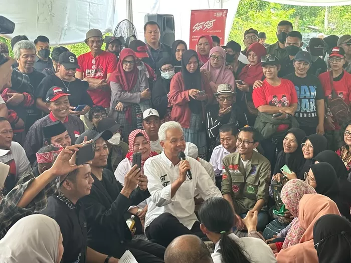 Ganjar Pranowo berdiskusi di Waste4Change, perusahaan penyedia jasa profesional pengelolaan sampah. (Foto: Istimewa)