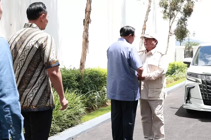 Prabowo Subianto disambut SBY saat sowan ke Pacitan. (Foto: Istimewa)