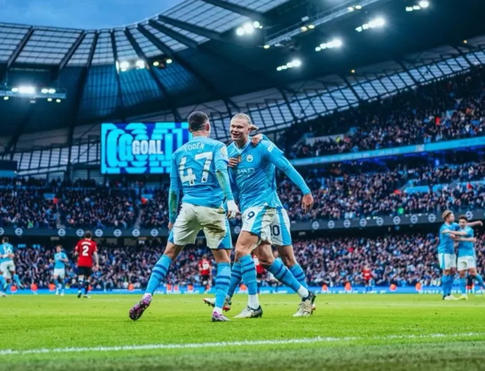 Erling Halland dan Foden dalam laga Manchester City VS Manchester United. (Foto: Twitter/X @ManCity)