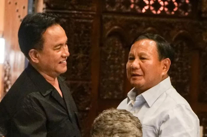 Yusril Ihza Mahendra bersama Prabowo Subianto. (Foto: Instagram @yusrilihzamhd)