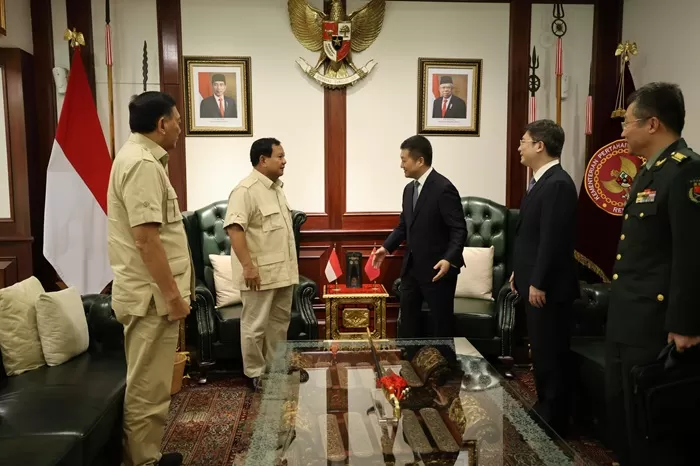 Prabowo Subianto mendapatkan surat ucapan selamat dari Xi Jinping yang diantarkan oleh Duta Besar China untuk Indonesia, Lu Kang. (Foto: Istimewa)