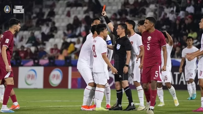 Timnas Indonesia diwarnai kartu merah pada laga kontra Qatar di laga perdana Grup A Piala Asia U-23 2024. (Foto: X @TimnasIndonesia)